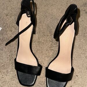 Michael Shannon sandals heels  size 11 - black